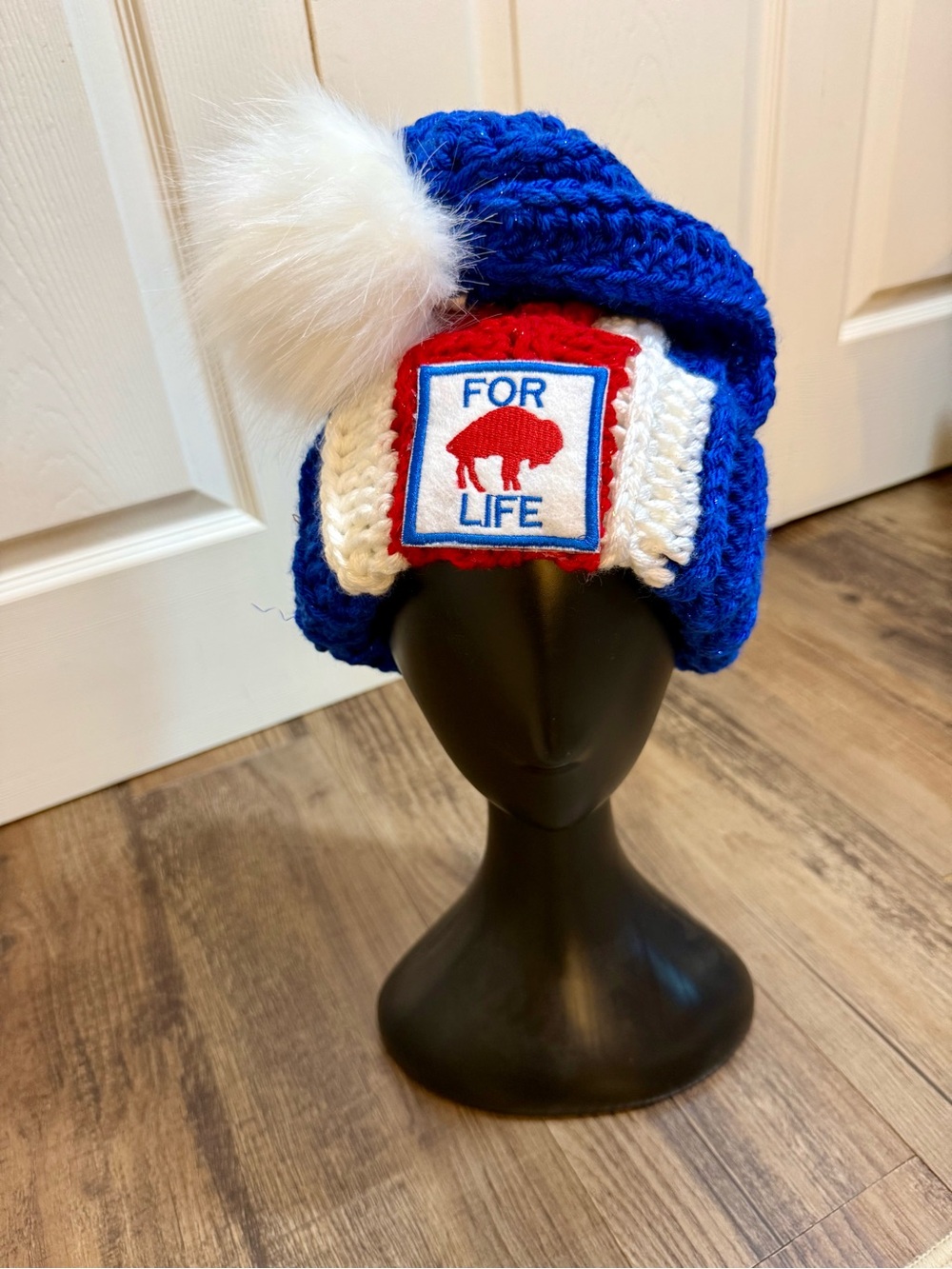 Buffalo FOR LIFE Blue & White Pom Pom crochet slouchy Hat